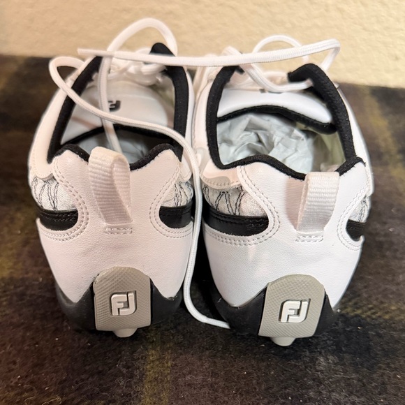 FootJoy Women’s White and Black Golf Shoes - Picture 5 of 8